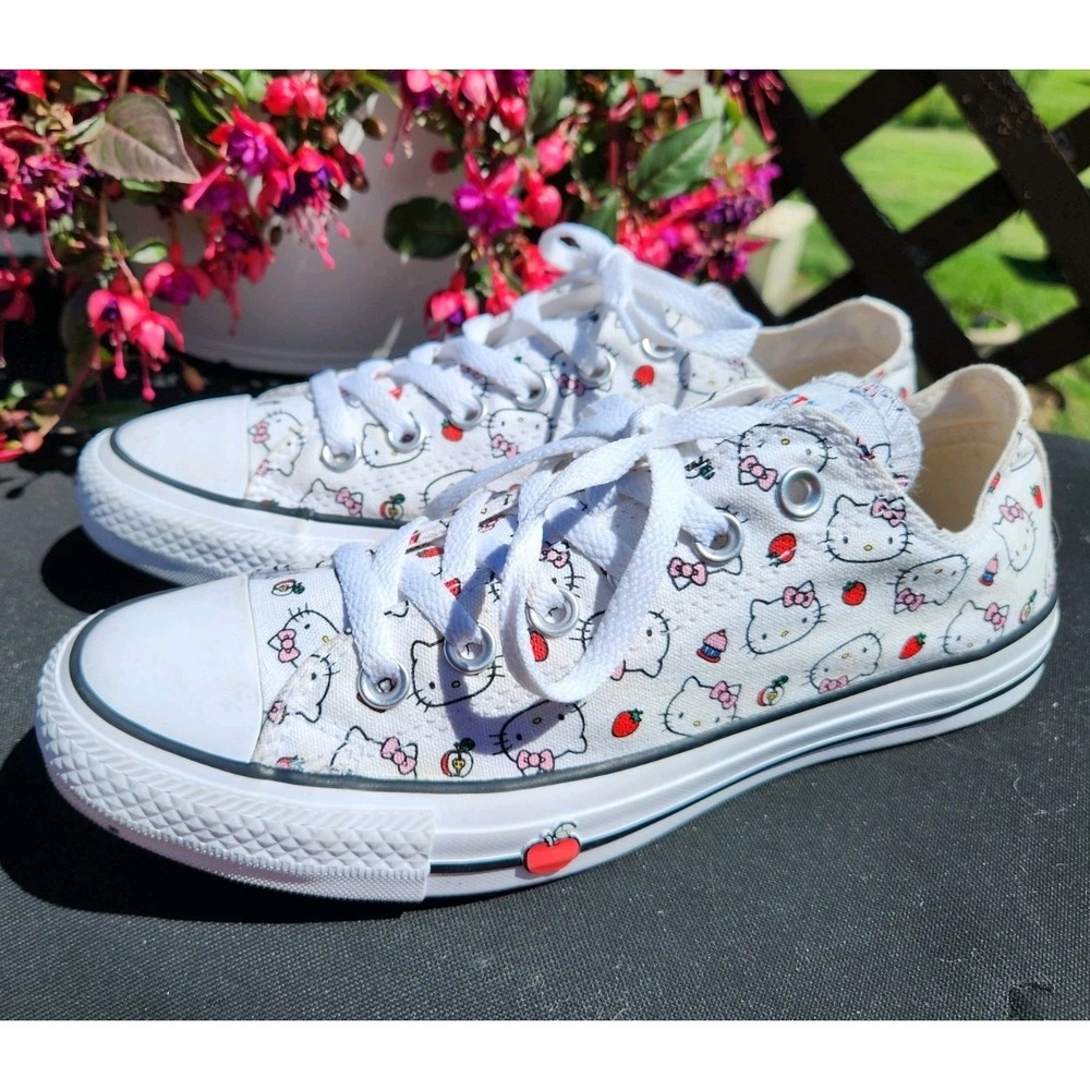 Converse Chuck Taylor All Star Low Hello Kitty Shoes 163916F All Over Women Sz 8